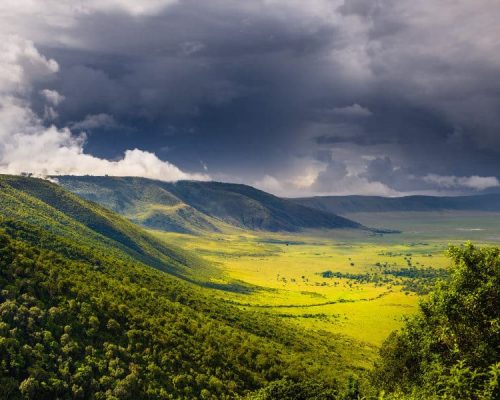 Ngorongoro-crater-rim-900x600